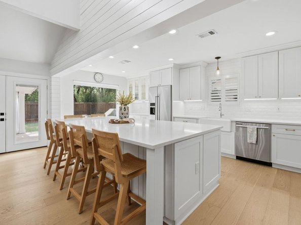 5017 Trail West DR, Austin TX 78735