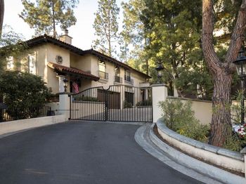 52 N Arroyo Boulevard