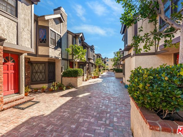 11940 Weddington Street 17, Valley Village CA 91607