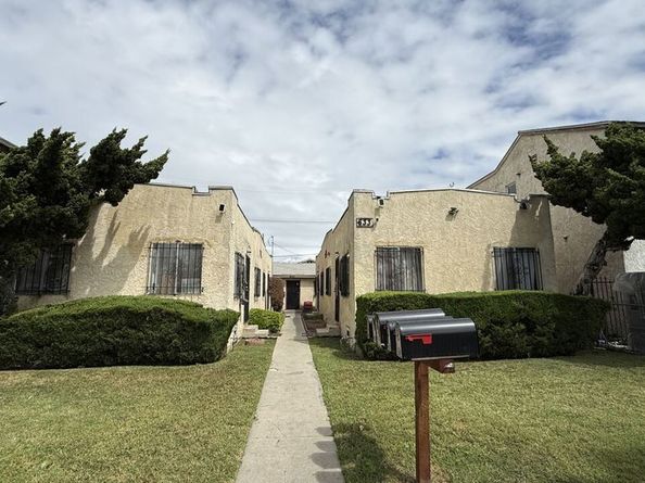 633 W 79th Street, Los Angeles CA 90044