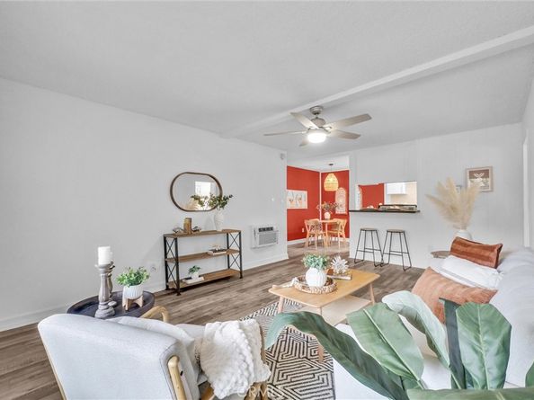 1030 W Macarthur Boulevard 5, Santa Ana CA 92707