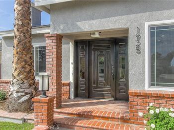 1925 N Screenland Drive