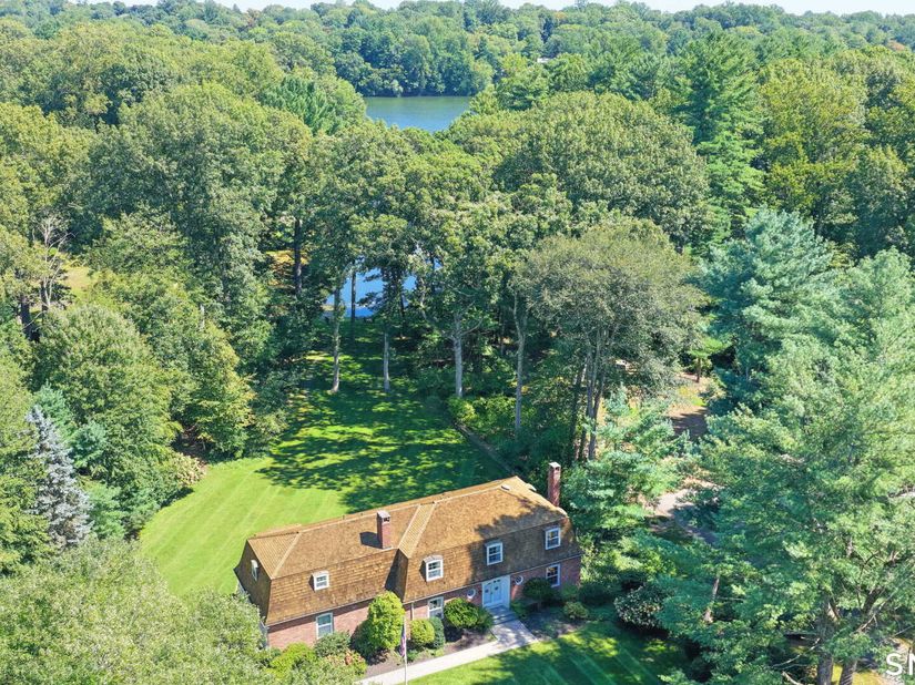 16 Alpine Road, Trumbull CT 06611