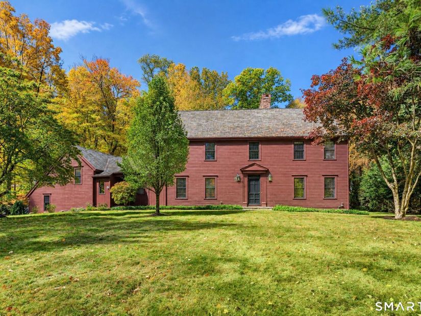 28 Maplecrest Drive, Danbury CT 06811