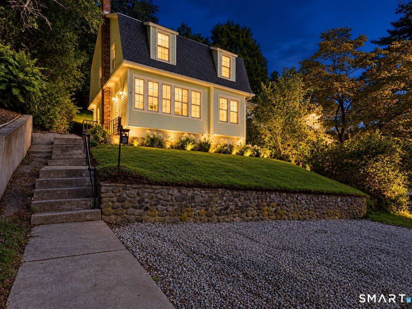 33 Monroe Street, Shelton CT 06484