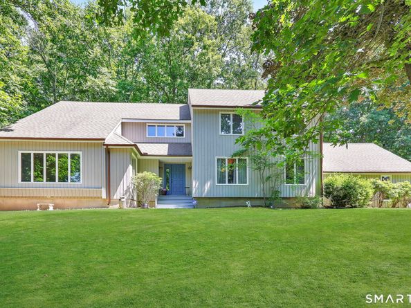 29 Foxwood Road, Trumbull CT 06611