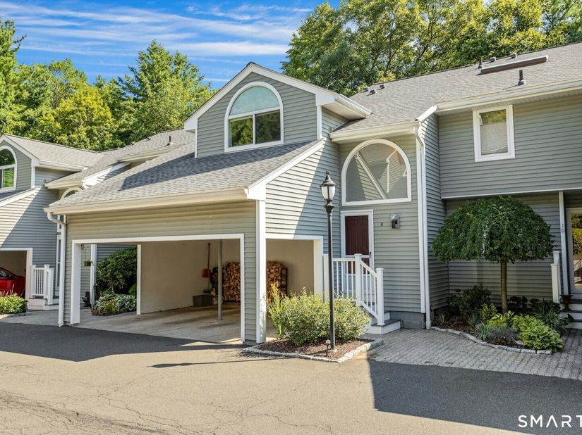 8 Glen Ridge 8, Wilton CT 06897