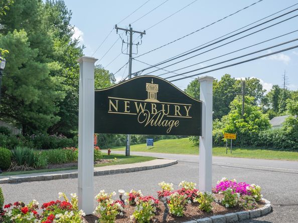 332 Still Water Circle 332, Brookfield CT 06804