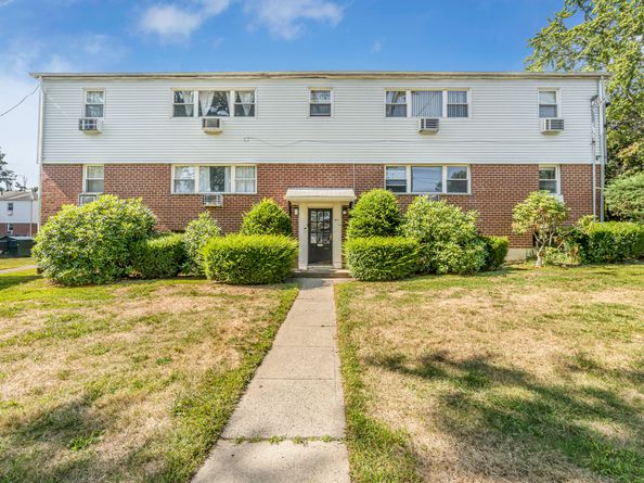 81 Cherry Hill Drive 1B, Bridgeport CT 06606