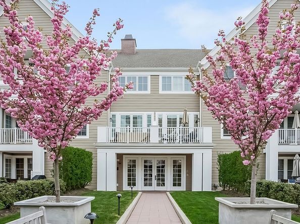 77 Havemeyer Lane 318, Stamford CT 06902