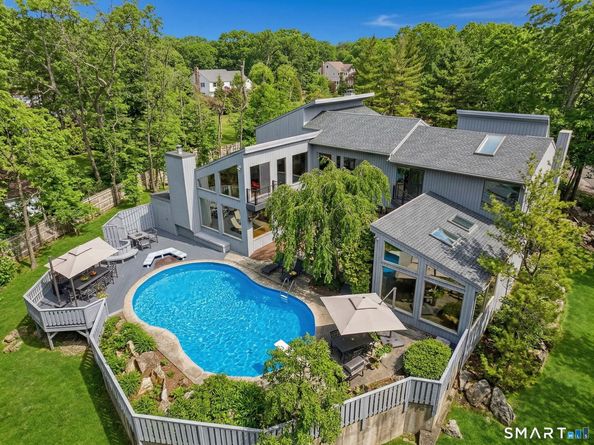 66 Dogwood Lane, Trumbull CT 06611