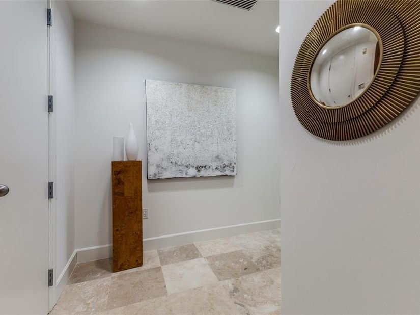 1505  Elm Street  1004, Dallas Texas 75201