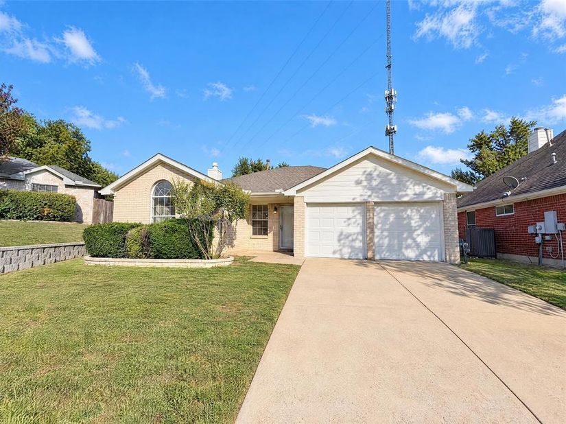 4541  Crystal Lane , Garland Texas 75043