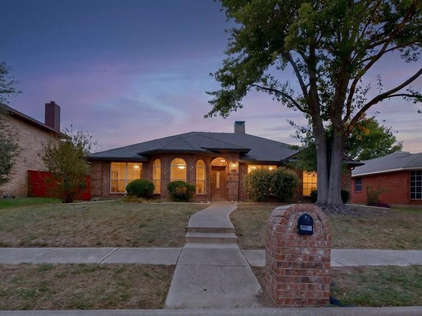 2605  Buck Drive , Mesquite Texas 75181