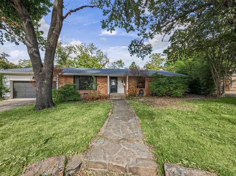 605  Ranier Circle , Garland Texas 75041