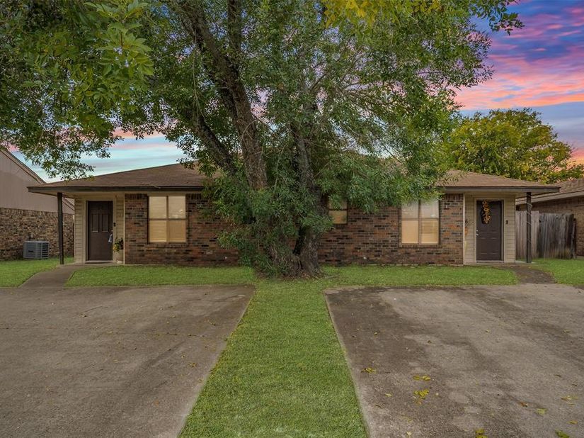 1126 S Clark Road , Cedar Hill Texas 75104
