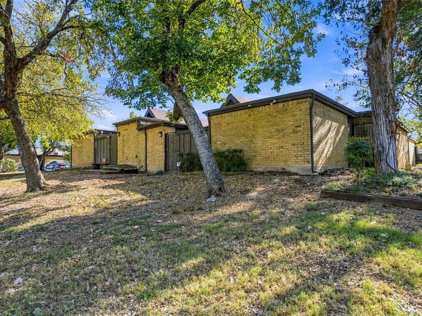 4612  Country Creek Drive  1165, Dallas Texas 75236