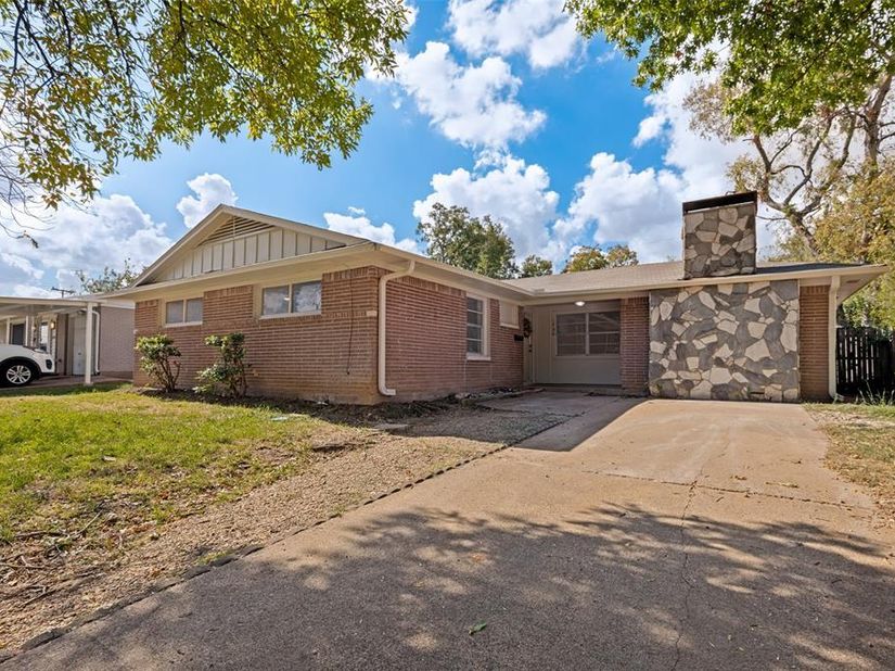 1734  Glen Key Street , Grand Prairie Texas 75051