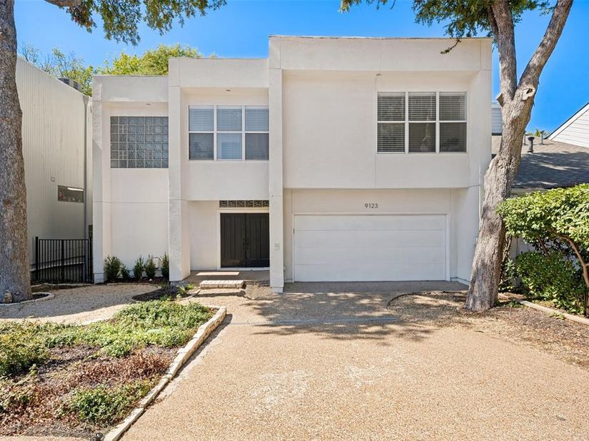 9123  Chapel Valley Road , Dallas Texas 75220
