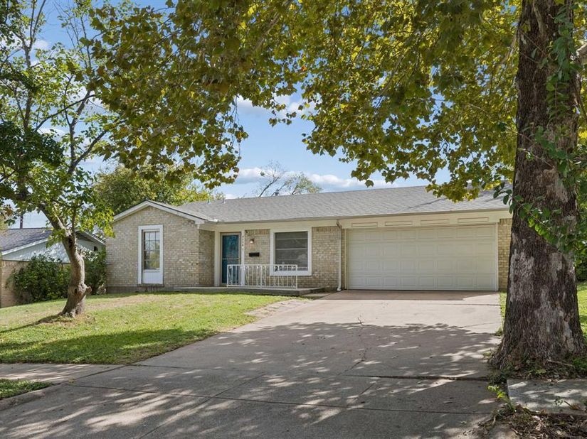 4256  Ambrose Drive , Dallas Texas 75241