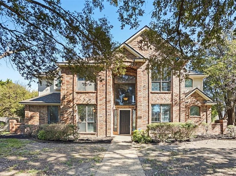 612 N Silver Creek Circle , DeSoto Texas 75115