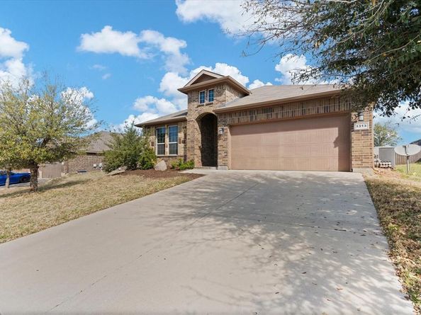 1313  MEADOWLAKES Drive , Azle Texas 76020