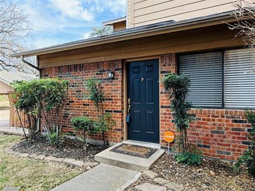 5761  Cedar Creek Drive , Benbrook Texas 76109