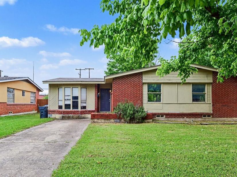 2333 S Lockhart Avenue , Dallas Texas 75228