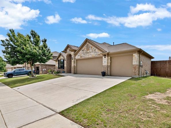 1629  Suncatcher Way , Fort Worth Texas 76052