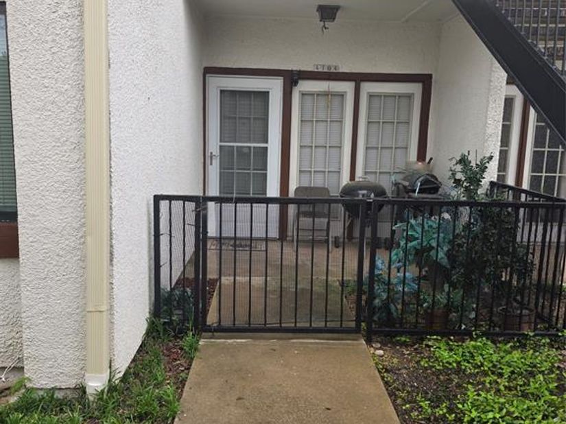 13219  Emily Road  4104, Dallas Texas 75240