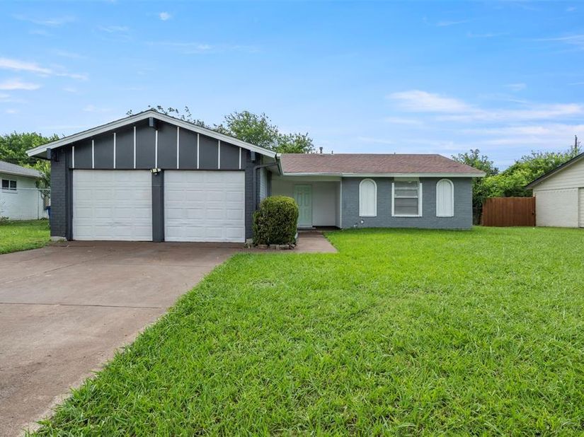 1410  Clearbrook Street , Lancaster Texas 75134