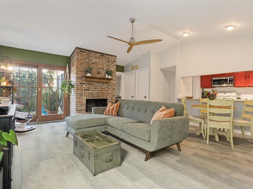 2922  Canis Circle , Garland Texas 75044