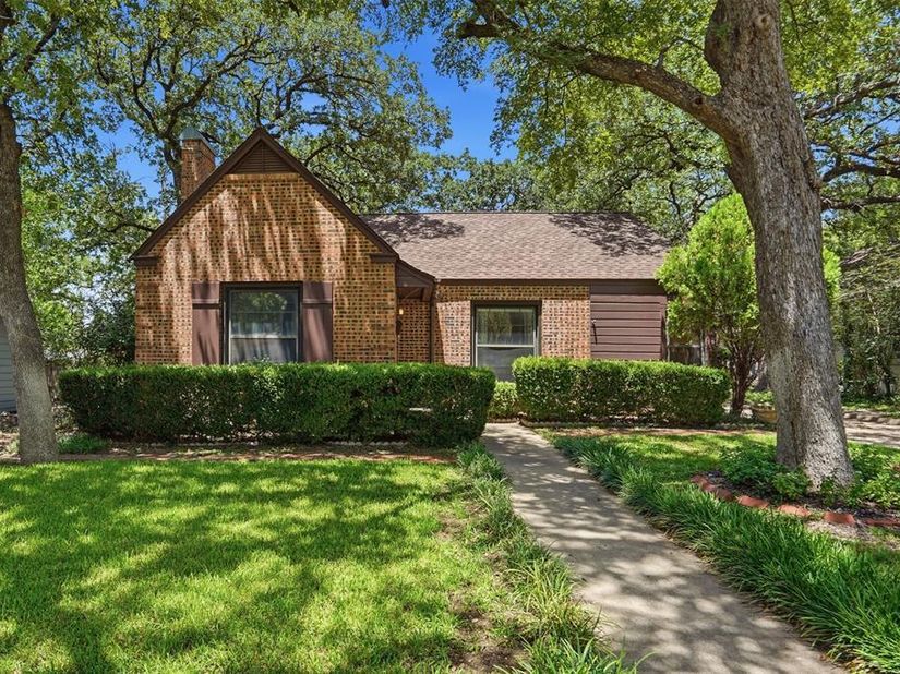 2113  Yucca Avenue , Fort Worth Texas 76111