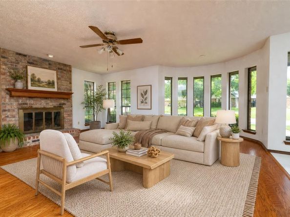 1211  Brookfield Lane , Mansfield Texas 76063