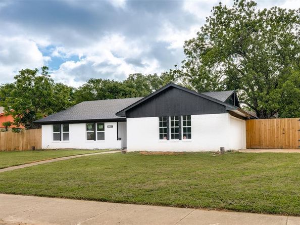 2921  Hitson Lane , Fort Worth Texas 76112