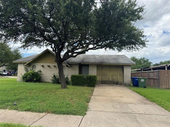 2124  Highbury Road , Carrollton Texas 75007