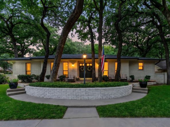 1800  Holm Oak Street , Arlington Texas 76012