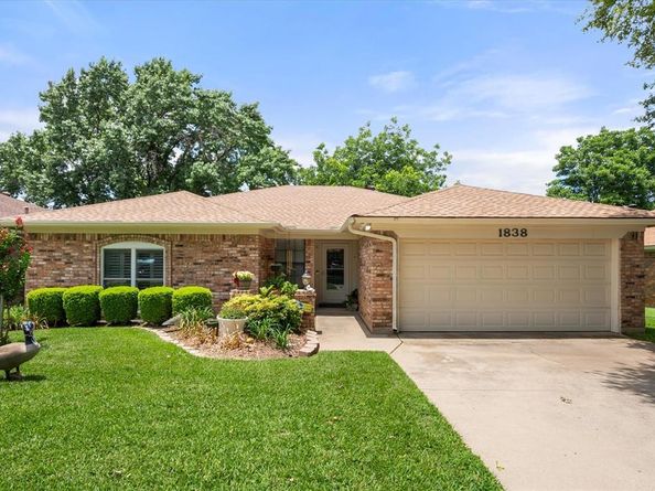 1838  Westcrest Drive , Arlington Texas 76013
