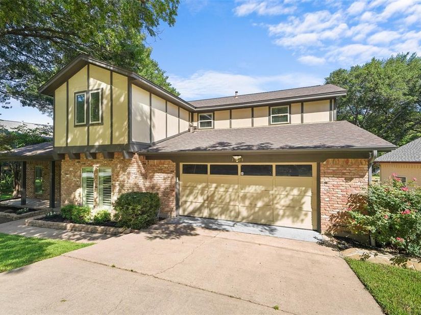 1404  Creekford Drive , Arlington Texas 76012