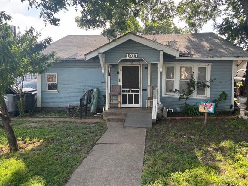 1027  Hollywood Avenue , Dallas Texas 75208