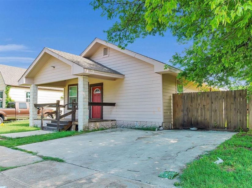 1315 E ARLINGTON Avenue , Fort Worth Texas 76104