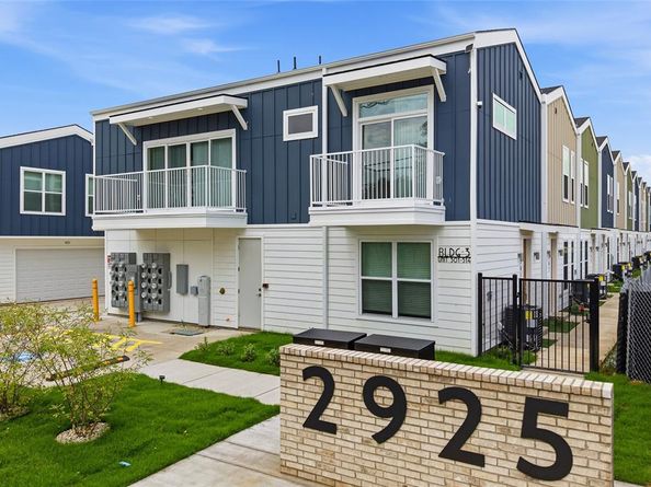 2925  Spruce Valley Lane  306, Dallas Texas 75233