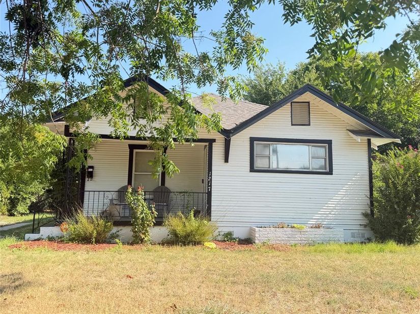 1217  Verbena Street , Fort Worth Texas 76104