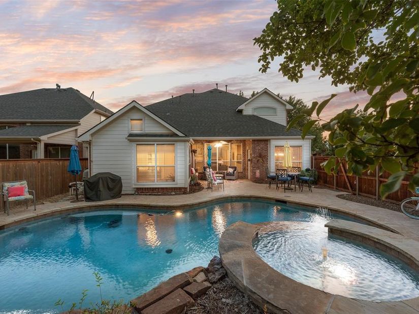 1660  Meadows Avenue , Lantana Texas 76226