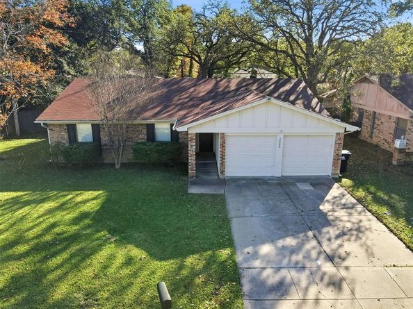3906  Cedarwood Court , Arlington Texas 76017