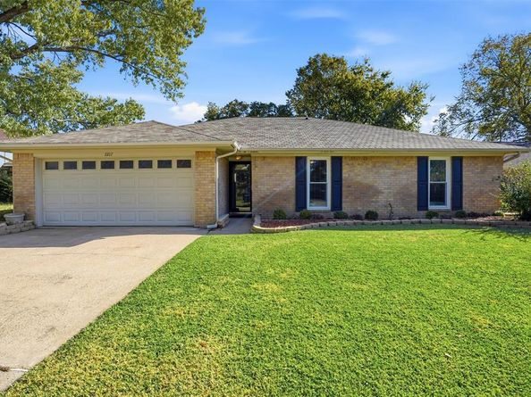 2217  Honey Creek Lane , Arlington Texas 76006