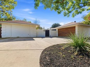 2201  Mistletoe Boulevard 