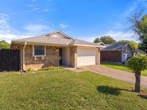 5421  Knollridge  , Garland Texas 75043