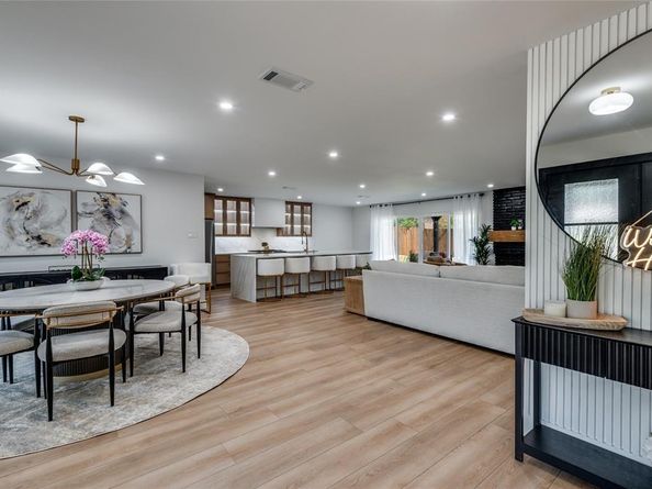 3895  Antigua Circle , Dallas Texas 75244