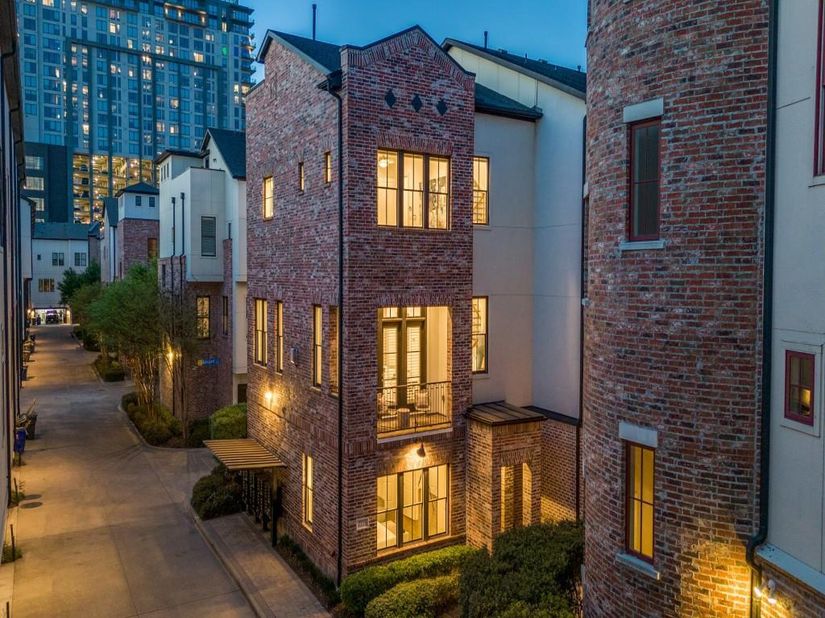 2114  Aylesport Drive , Dallas Texas 75201